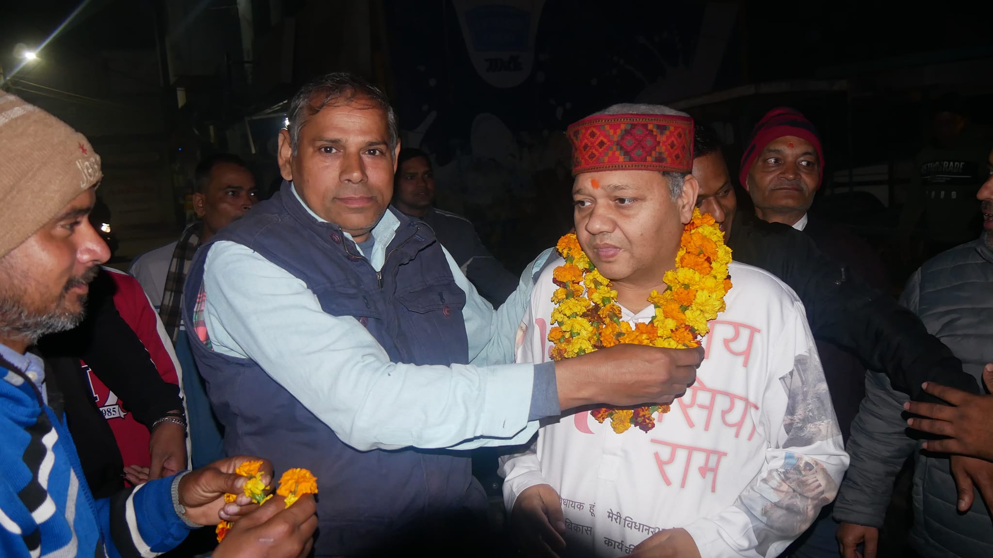 कांग्रेस विधायक नीरज शर्मा की वेशभूषा फिर से चर्चा में
